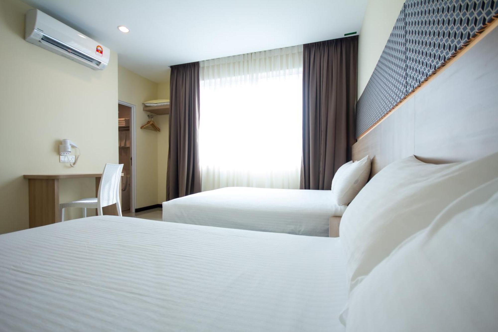 118 Hotel Macalister George Town Exteriör bild