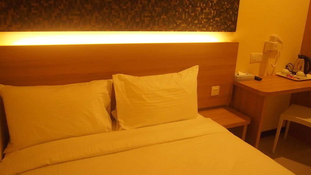 118 Hotel Macalister George Town Exteriör bild