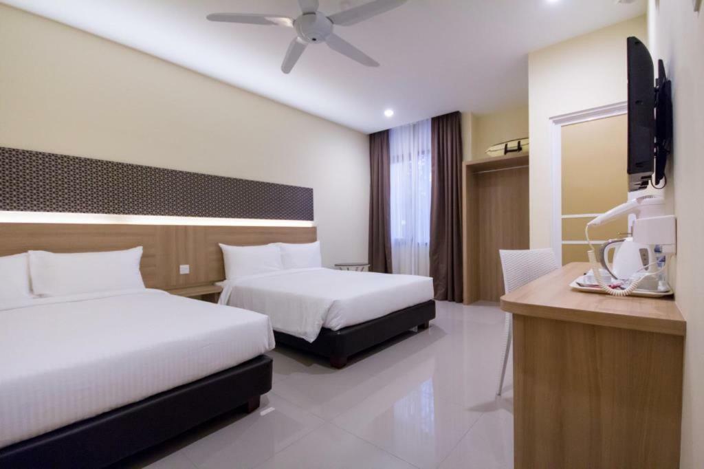 118 Hotel Macalister George Town Exteriör bild