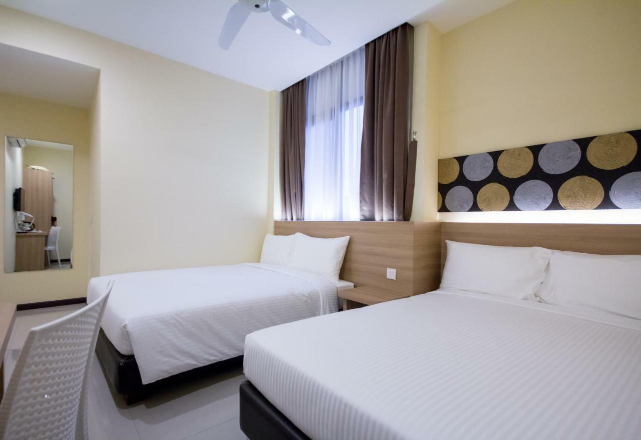 118 Hotel Macalister George Town Exteriör bild